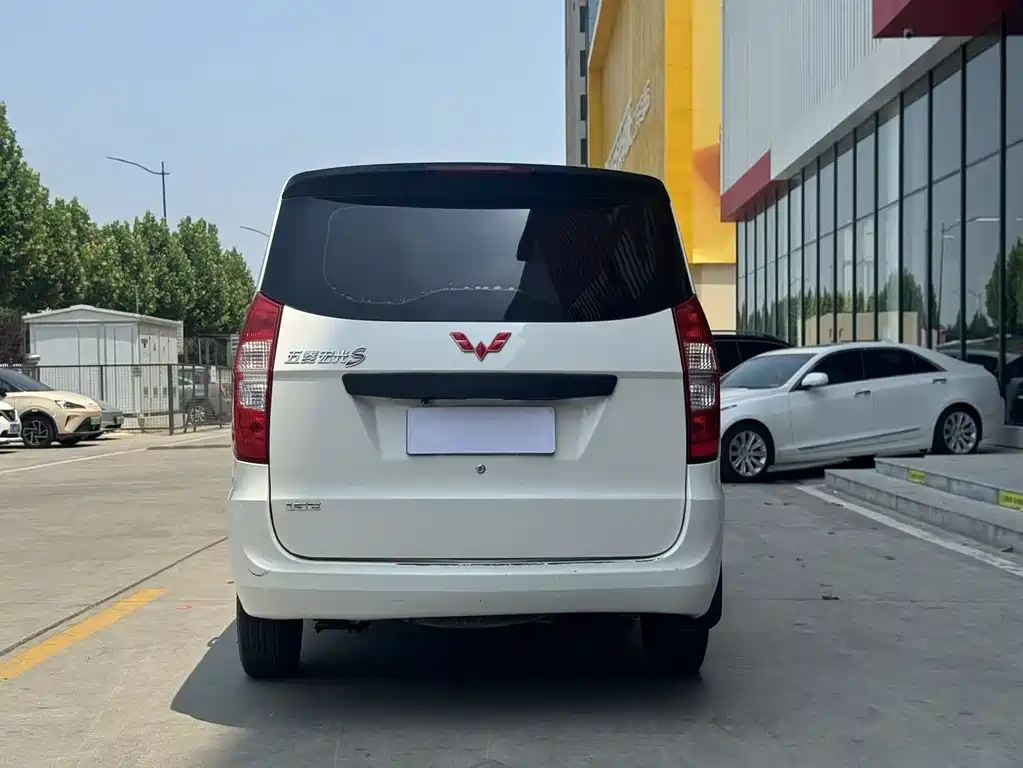 Wuling Hongguang 2018