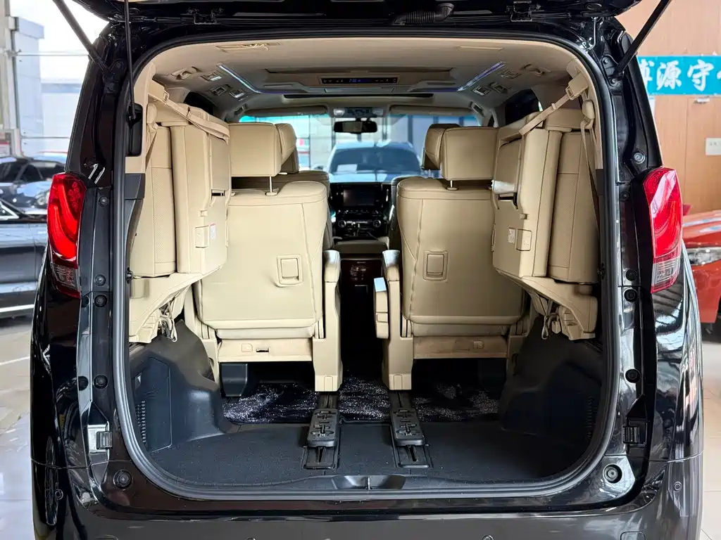Toyota Alphard 2018 — фото 16