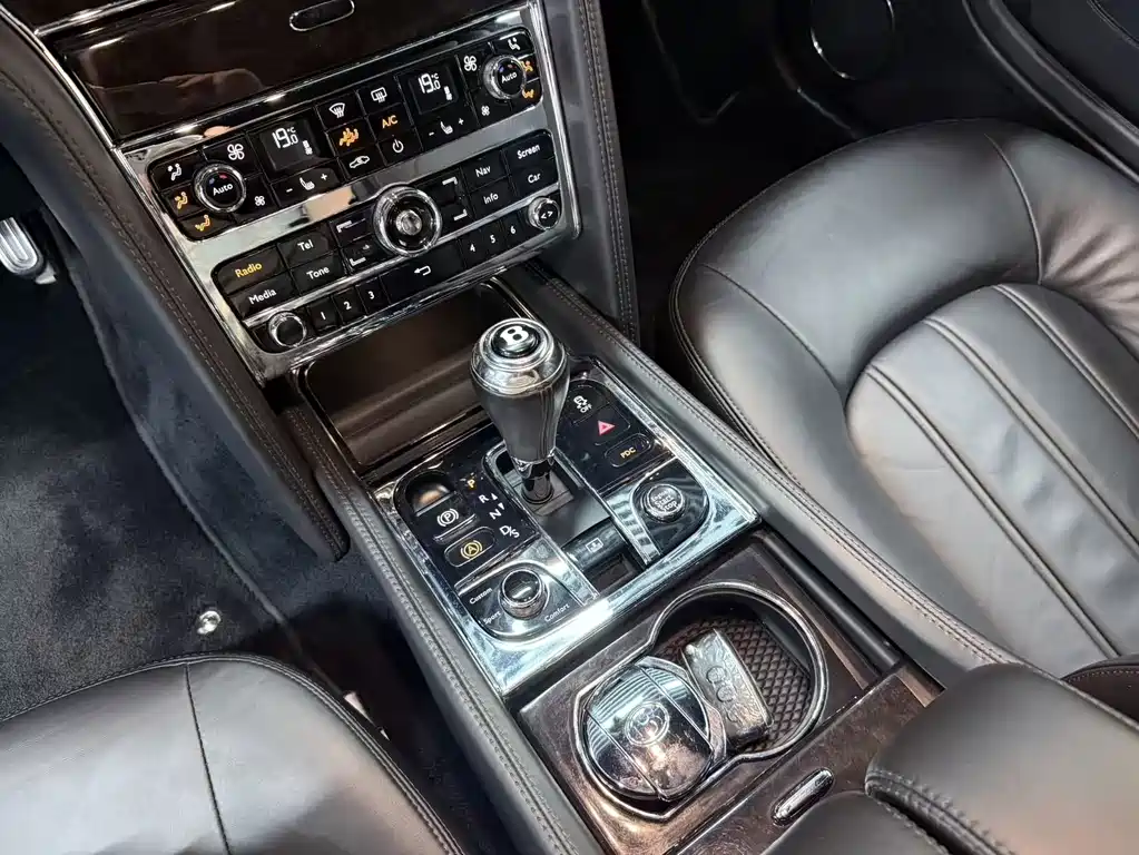 Bentley Mulsanne 2015 — фото 20