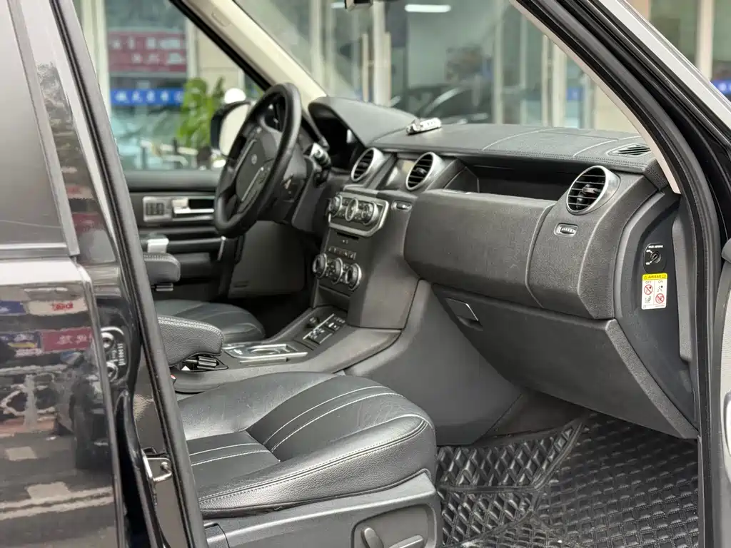 Land Rover Discovery 2016 — фото 13