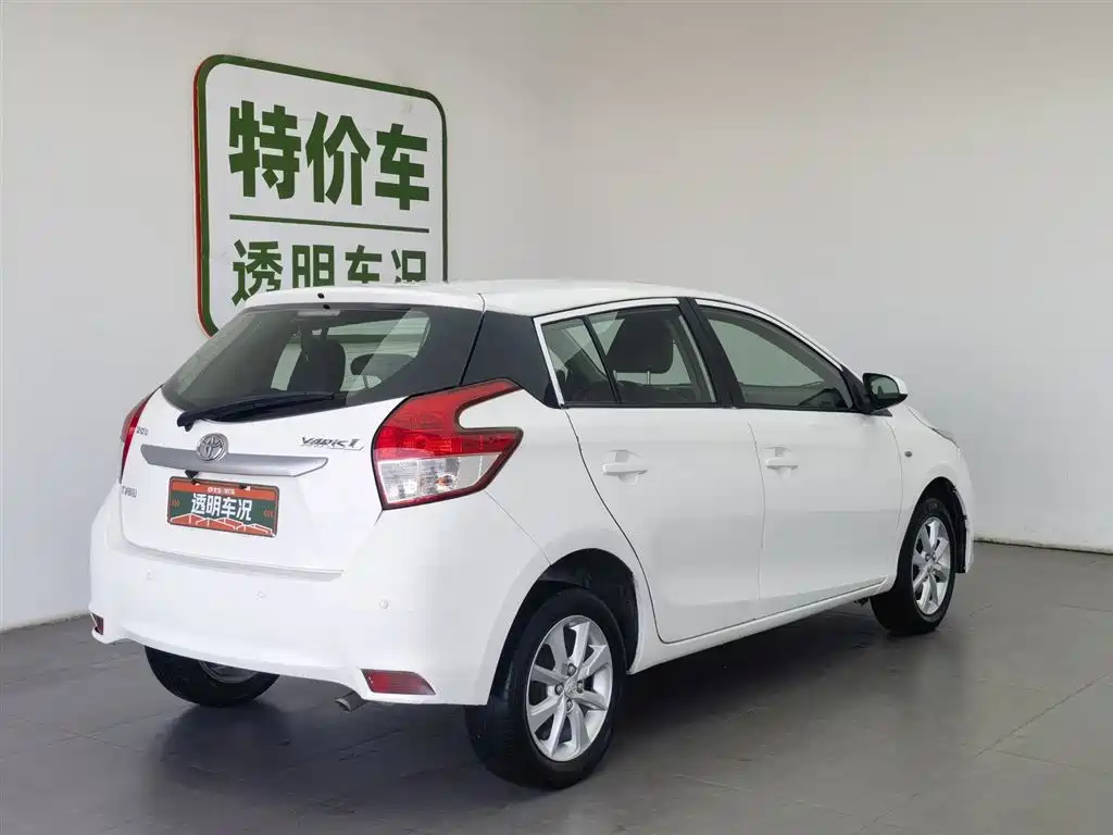 Toyota Yaris L 2015 — фото 2