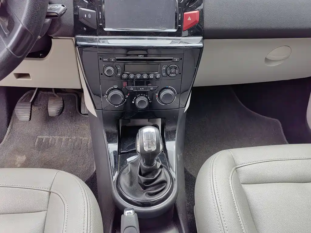 Citroen C-Quatre 2015 — фото 15