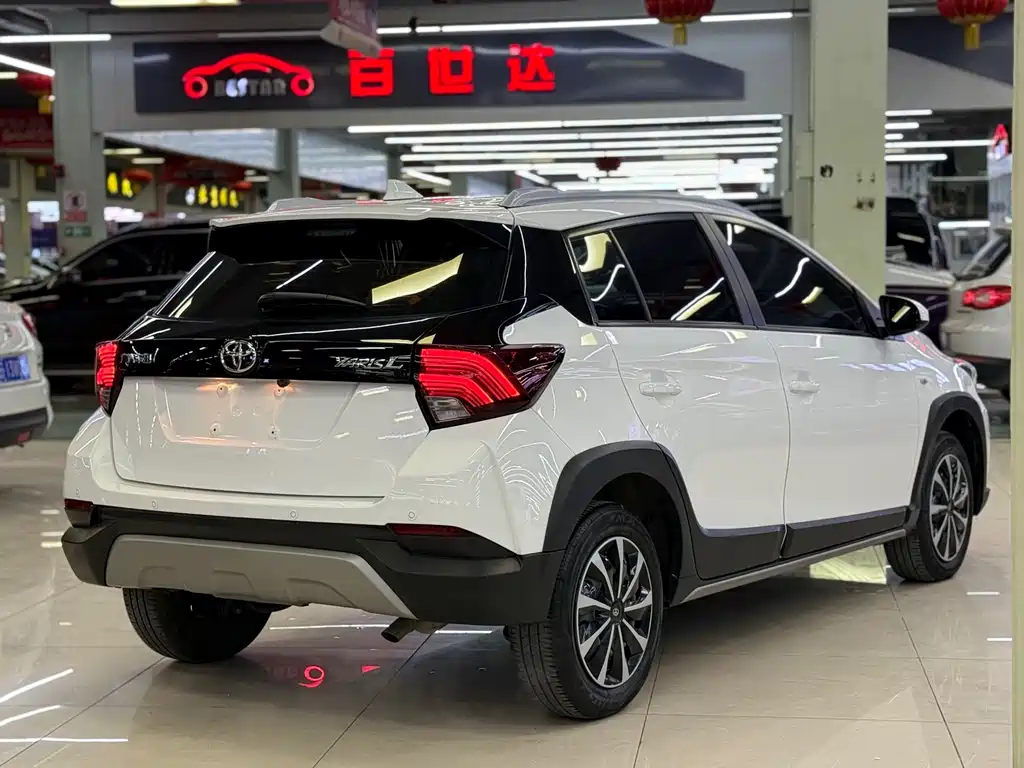 Toyota Yaris L 2022 — фото 2