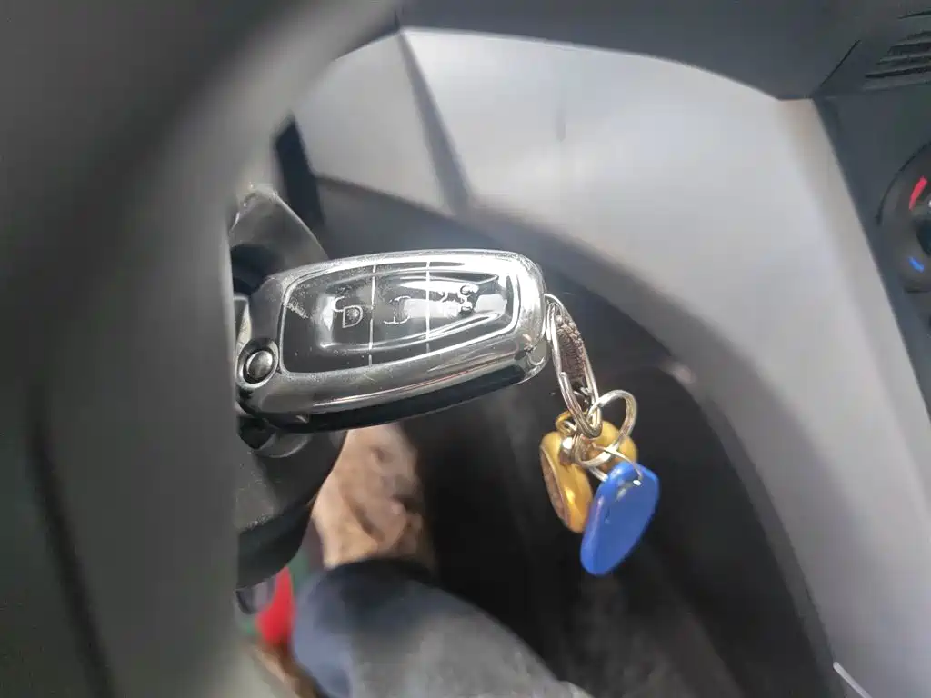 Ford Kuga 2015 — фото 12