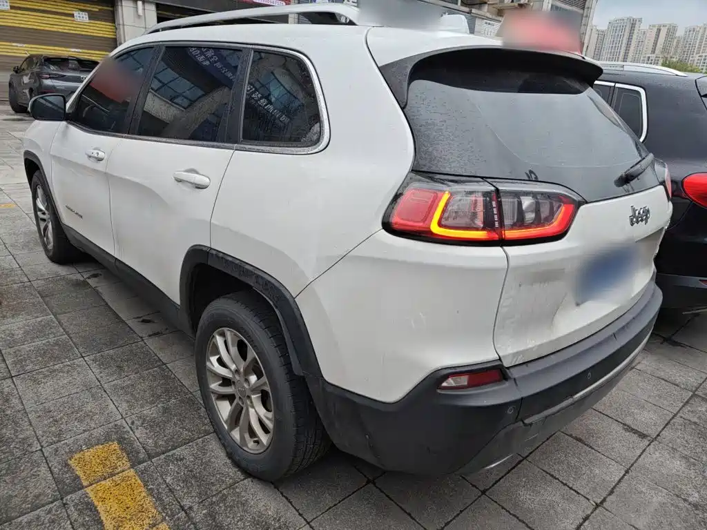 Jeep Cherokee 2019 — фото 23