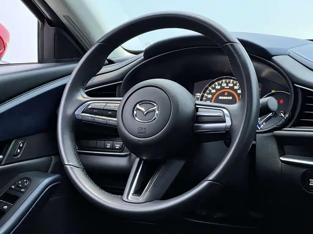 Mazda CX-30 2022 — фото 2