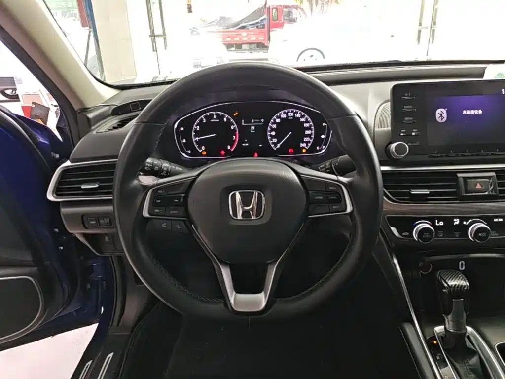 Honda Accord 2018 — фото 11