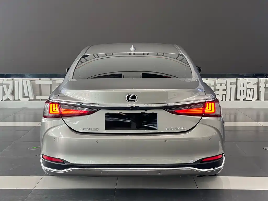 Lexus ES 2020 — фото 6