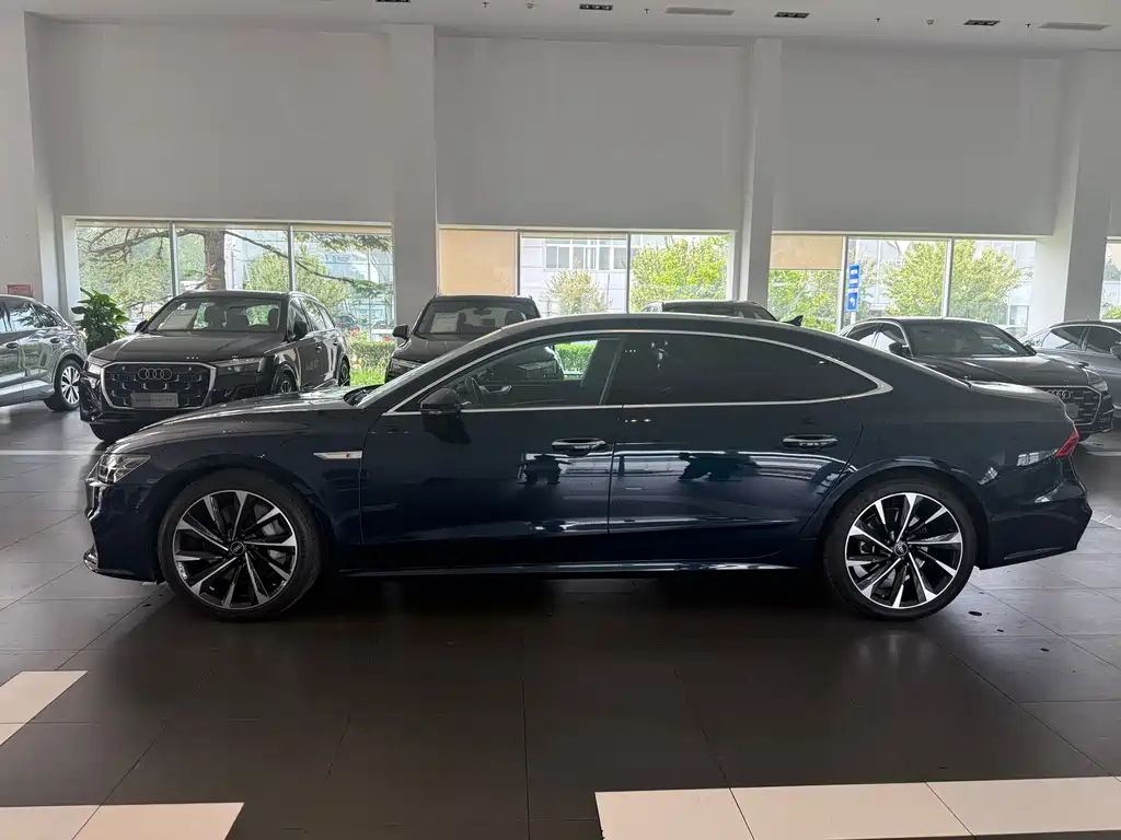 Audi A7L 2022