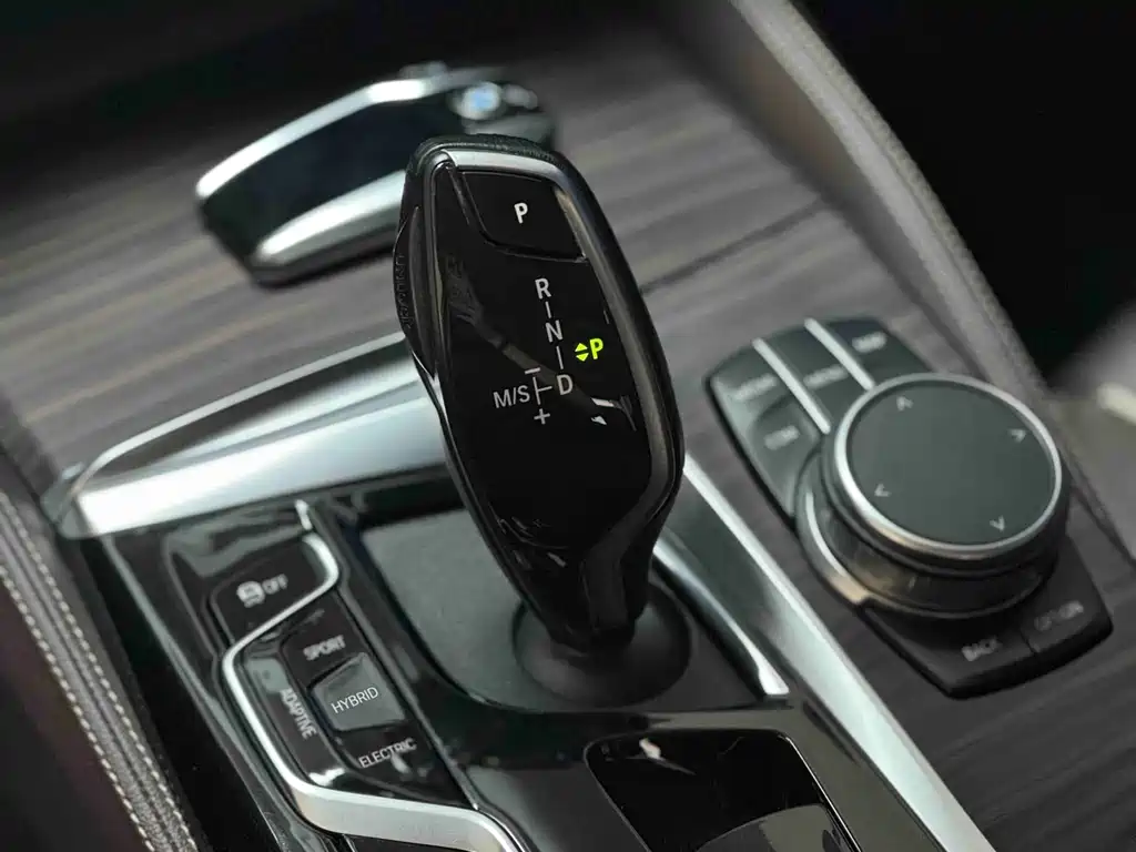 BMW 5 Series New Energy 2021 — фото 13