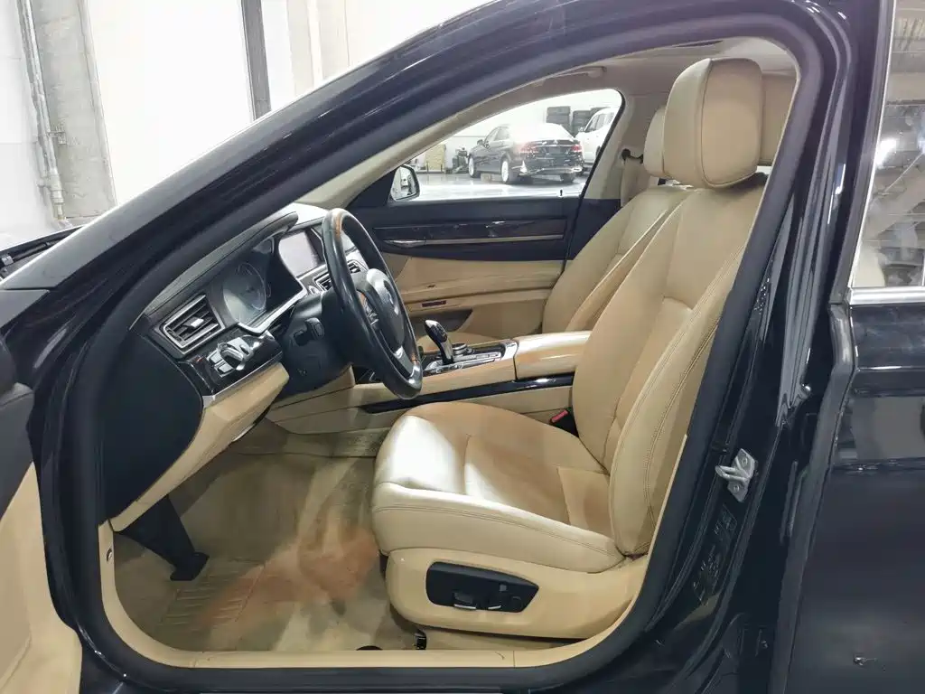 BMW 7 Series 2013 — фото 10