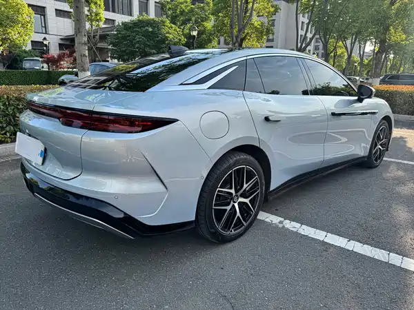 BYD Han L 2025