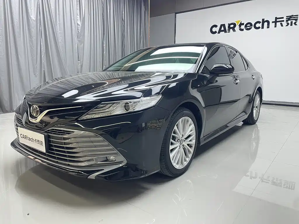 Toyota Camry 2021 — фото 1