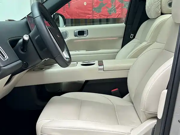 Li Auto L6 2025