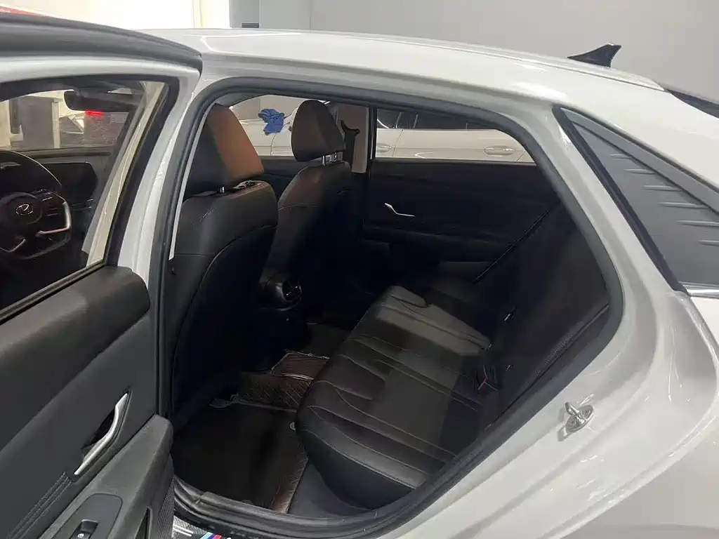 Hyundai Elantra 2022