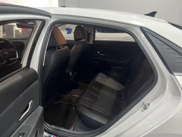 Hyundai Elantra 2022