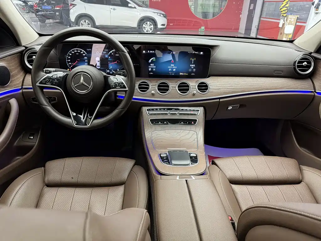 Mercedes-Benz E-Class 2022 — фото 9
