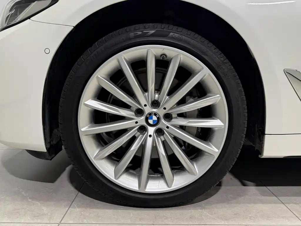 BMW 5 Series 2023 — фото 11