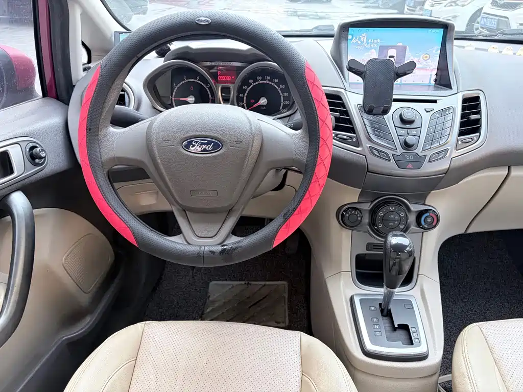 Ford Fiesta 2011 — фото 11