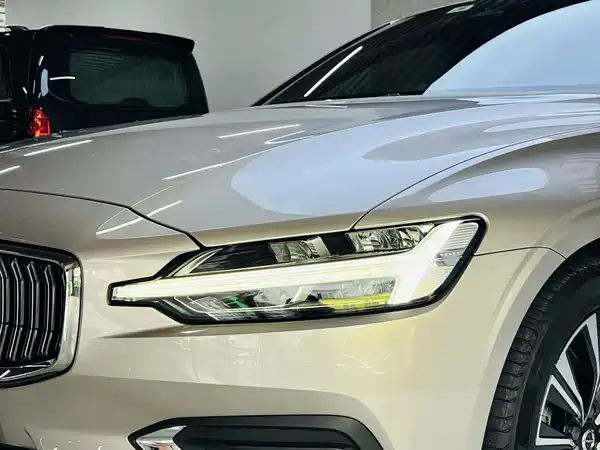 Volvo S60 2022