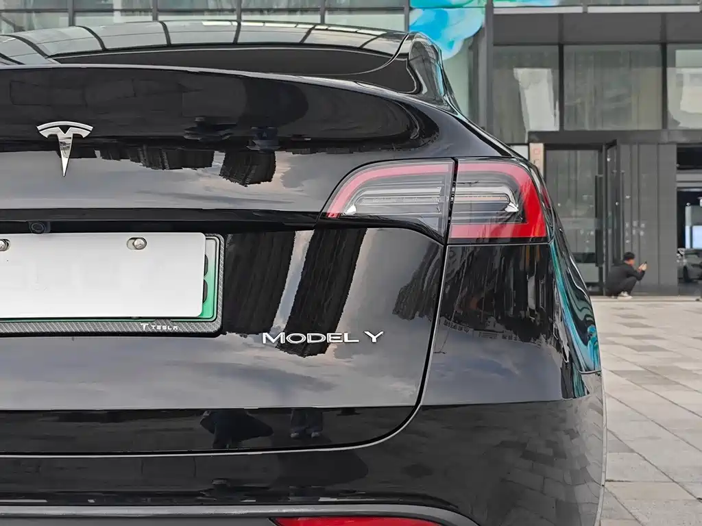 Tesla Model Y 2024 — фото 10