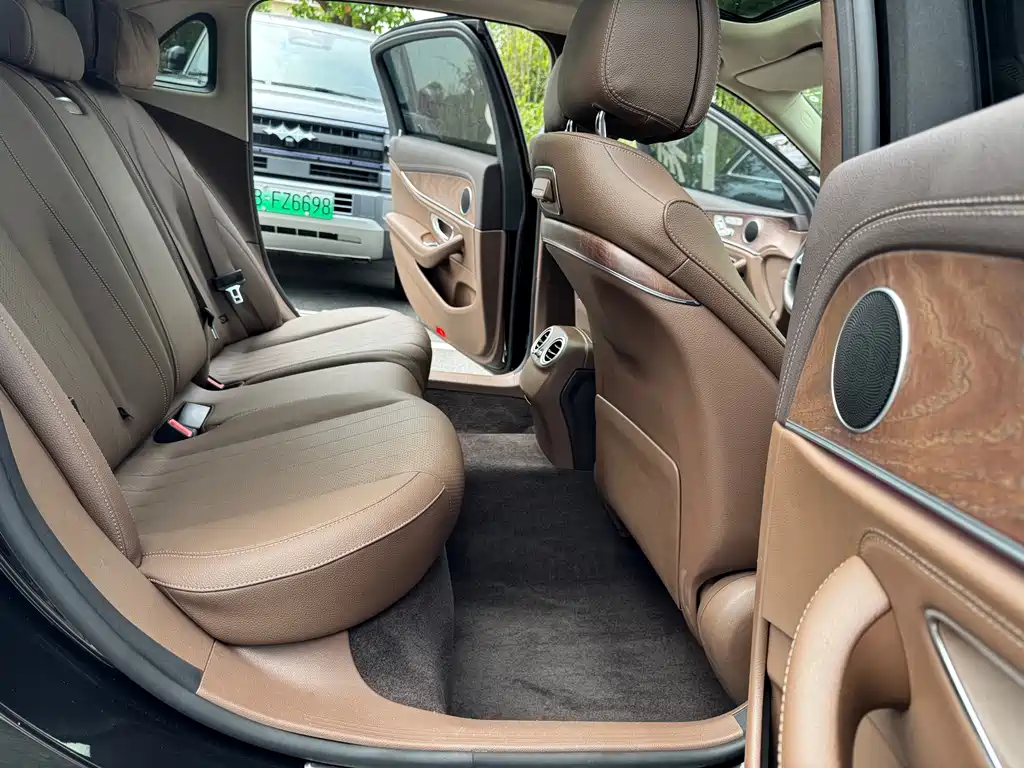 Mercedes-Benz E-Class 2020 — фото 14