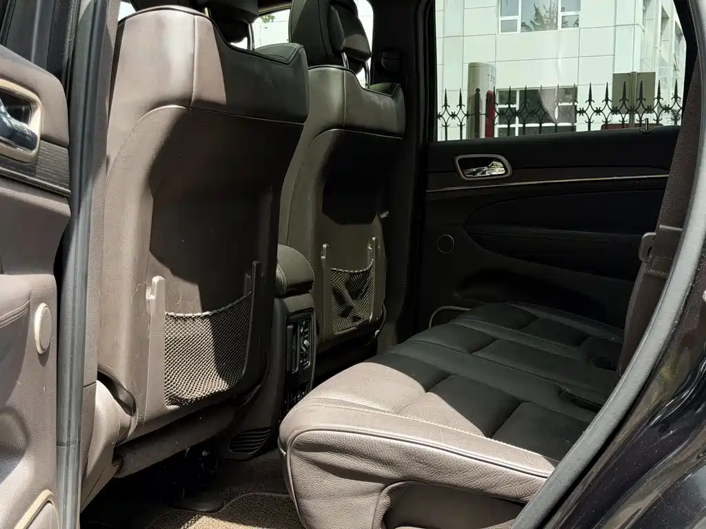 Jeep Grand Cherokee 2015 — фото 10