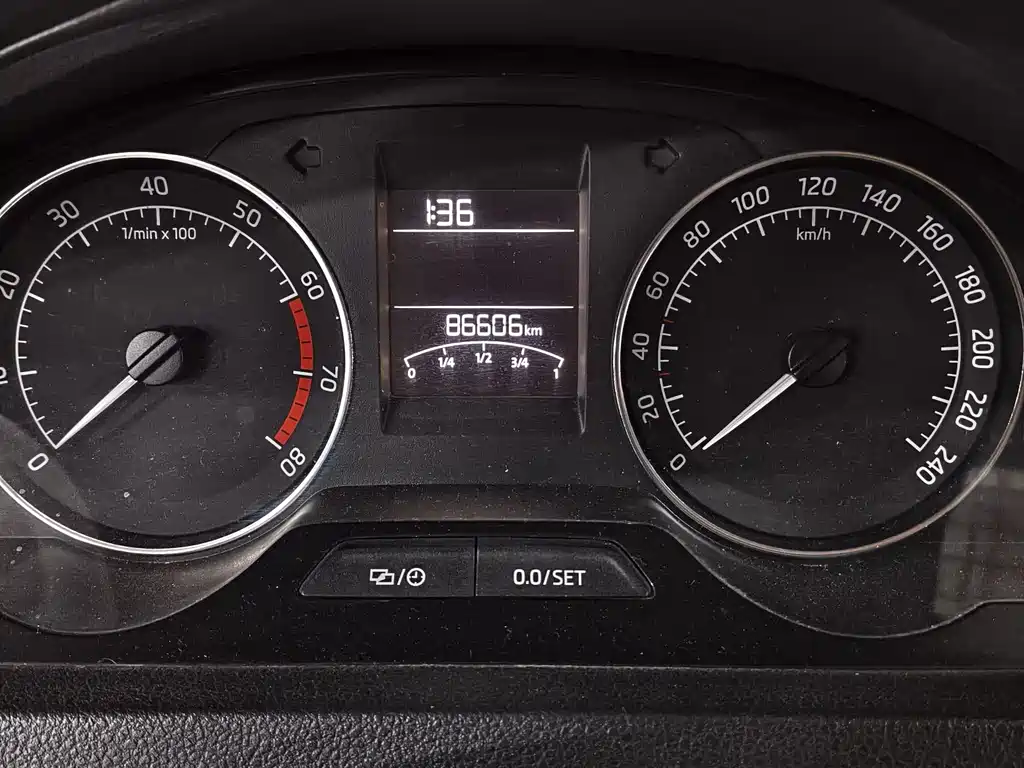 Skoda Rapid Spaceback 2017 — фото 10