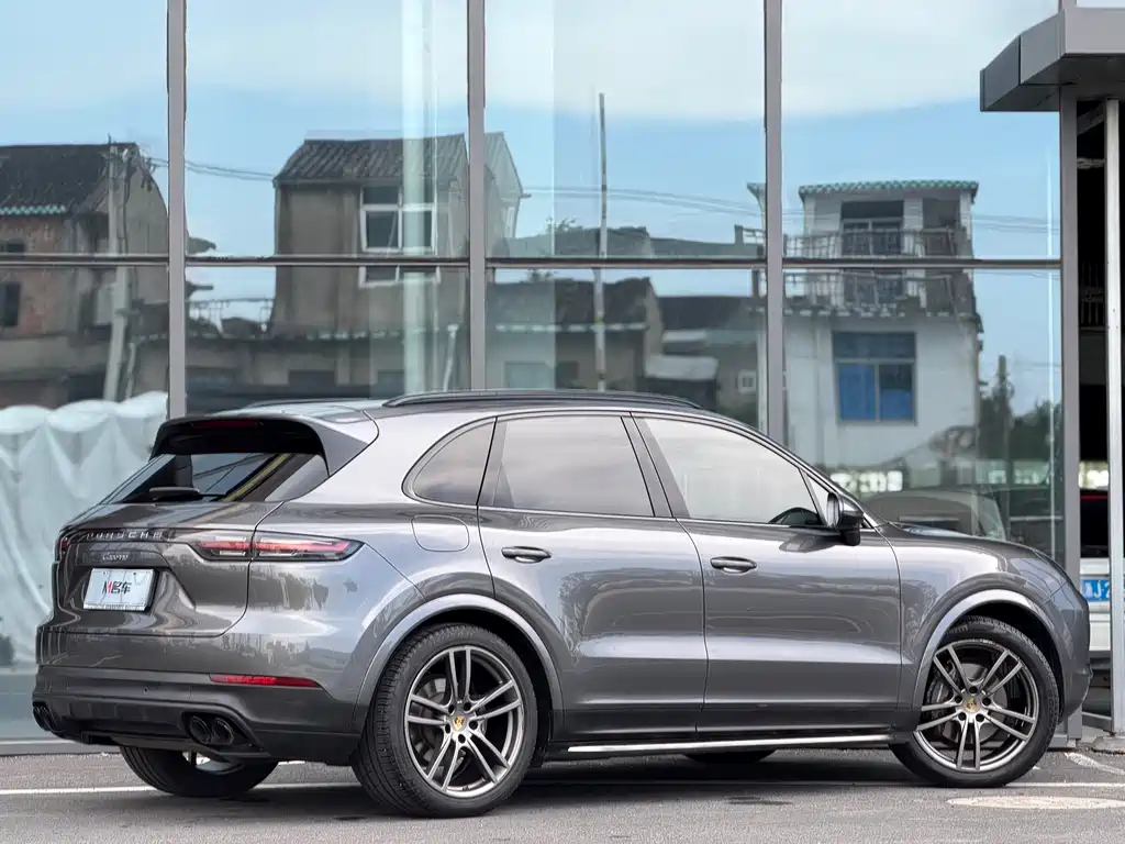 Porsche Cayenne 2021