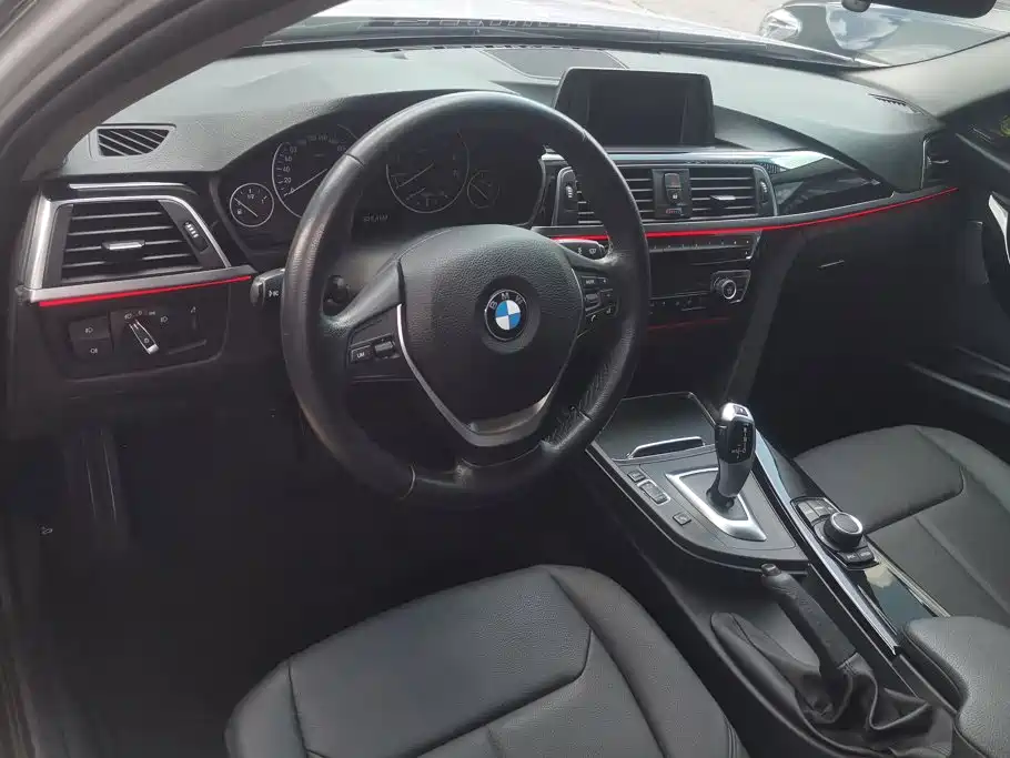 BMW 3 Series 2017 — фото 12