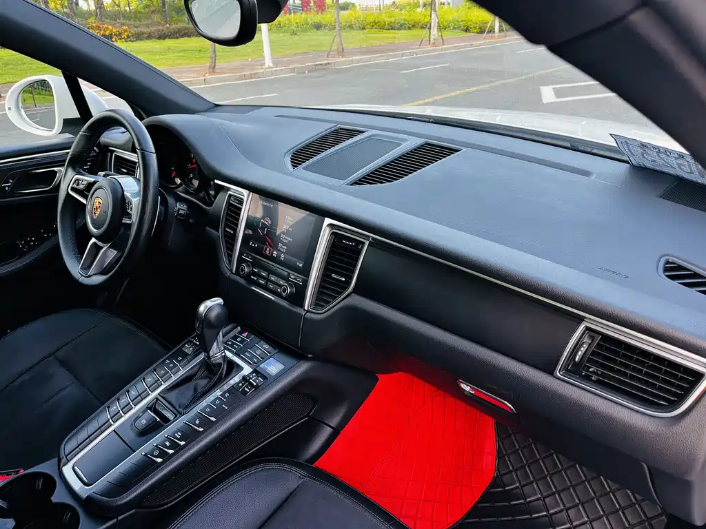 Porsche Macan 2018 — фото 10