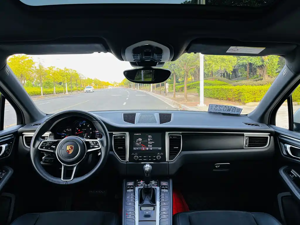 Porsche Macan 2018 — фото 11