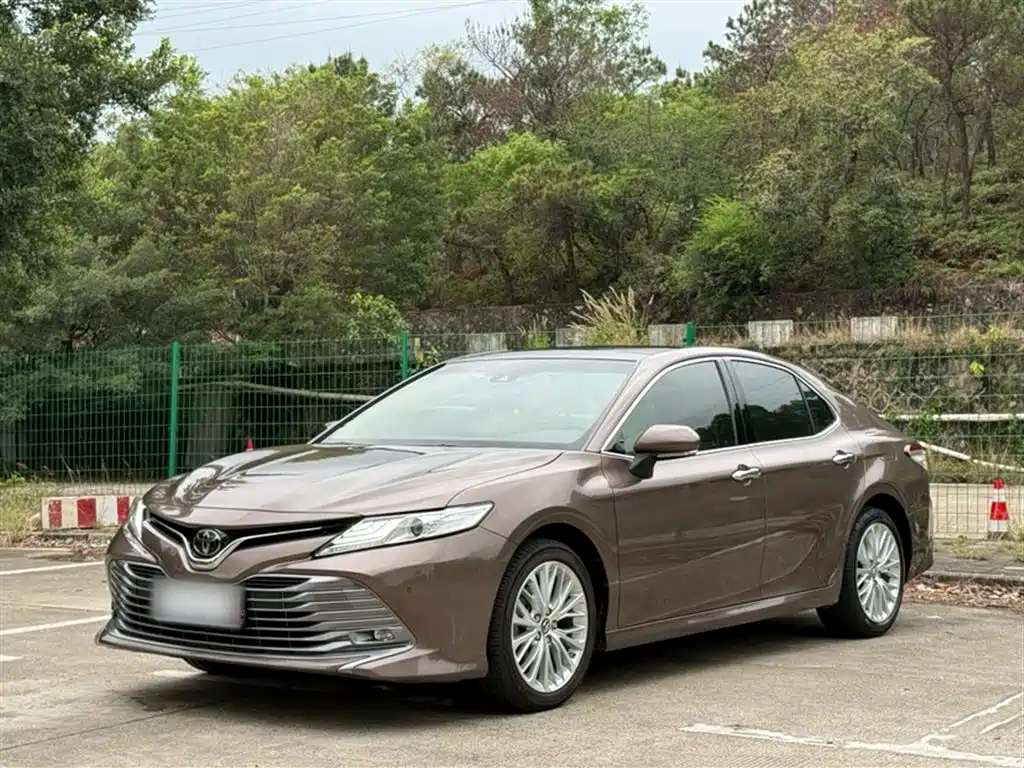 Toyota Camry 2019 — фото 1