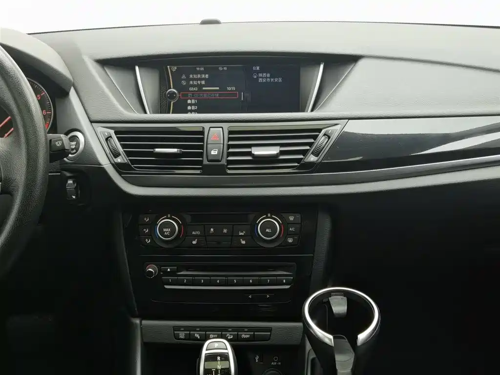 BMW X1 2016 — фото 12