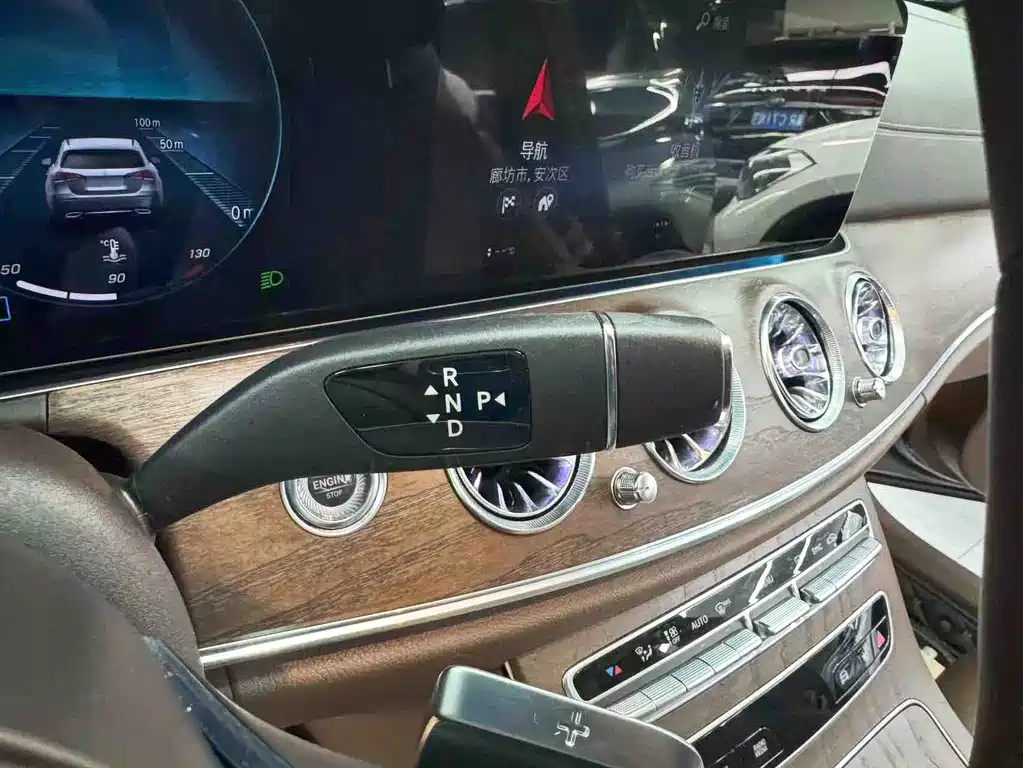 Mercedes-Benz E-Class 2023 — фото 11