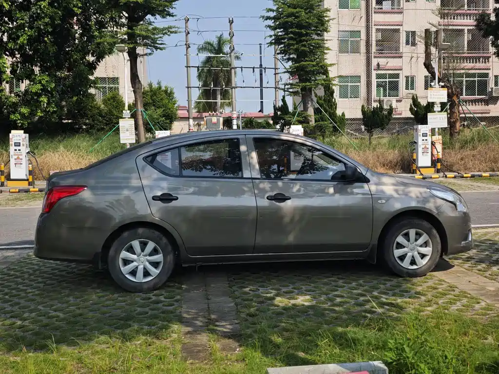 Nissan Sunny 2016 — фото 4