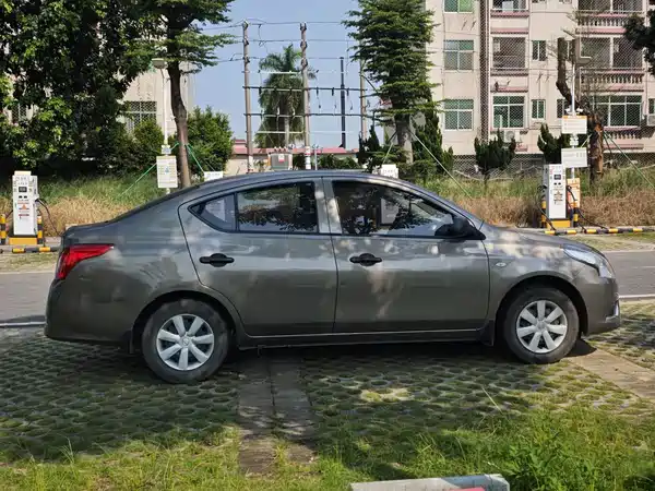 Nissan Sunny 2016