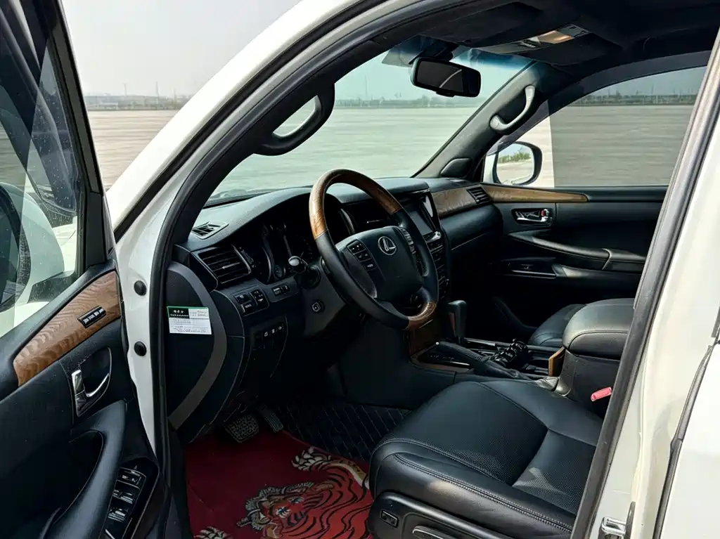 Lexus LX 2008