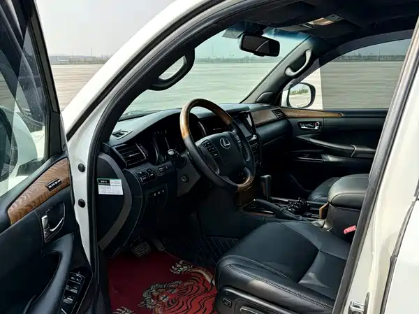 Lexus LX 2008