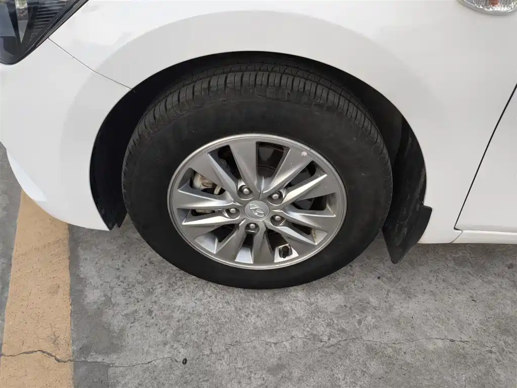 Hyundai Elantra 2019 — фото 25