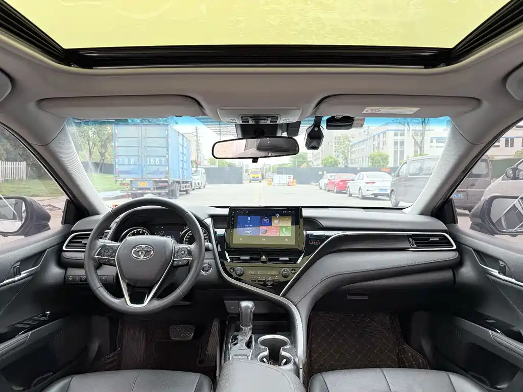 Toyota Camry 2022 — фото 10