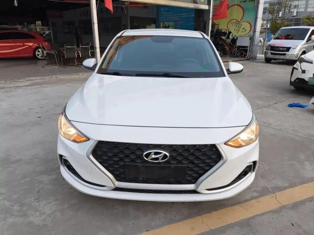 Hyundai Elantra 2019 — фото 3