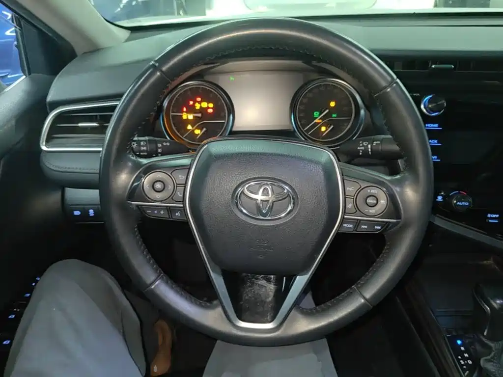 Toyota Camry 2021 — фото 11