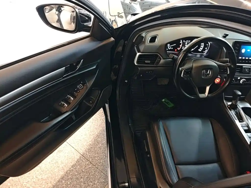 Honda Accord 2019 — фото 16