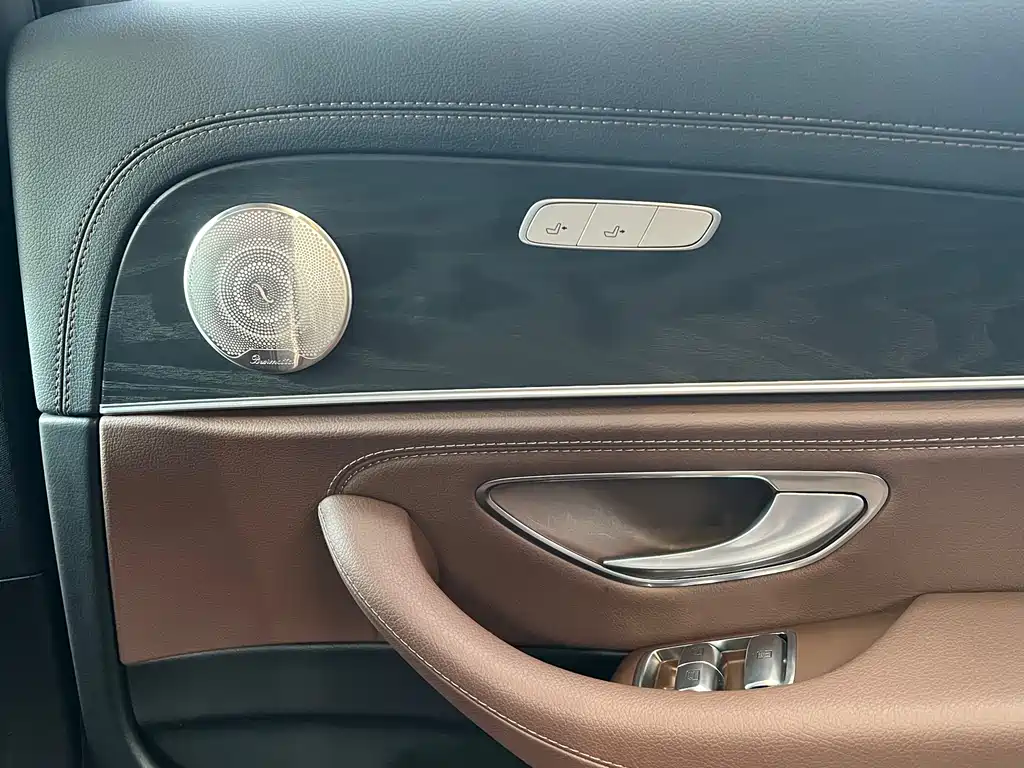 Mercedes-Benz E-Class 2023 — фото 10