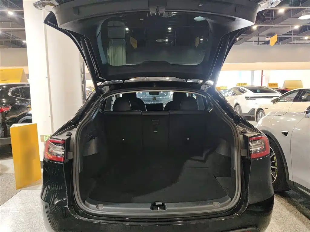 Tesla Model Y 2022 — фото 19