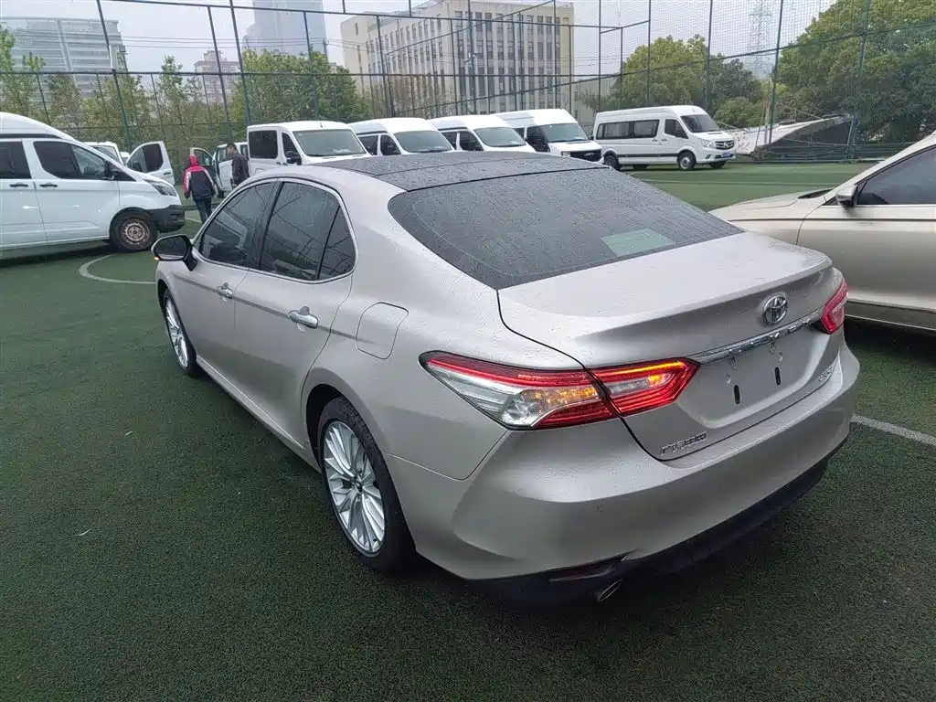 Toyota Camry 2019 — фото 23