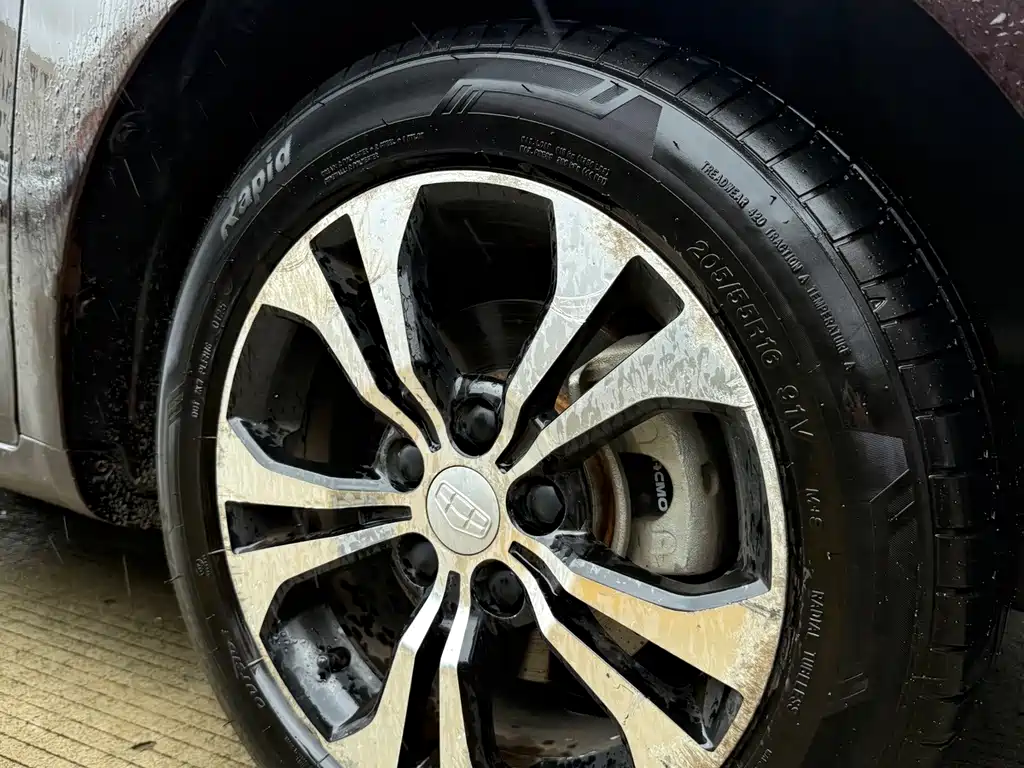 Geely Emgrand 2015