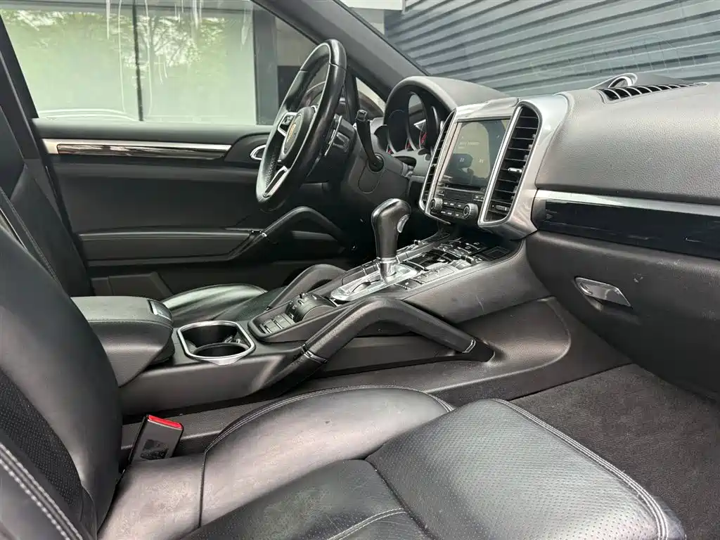 Porsche Cayenne 2017 — фото 10