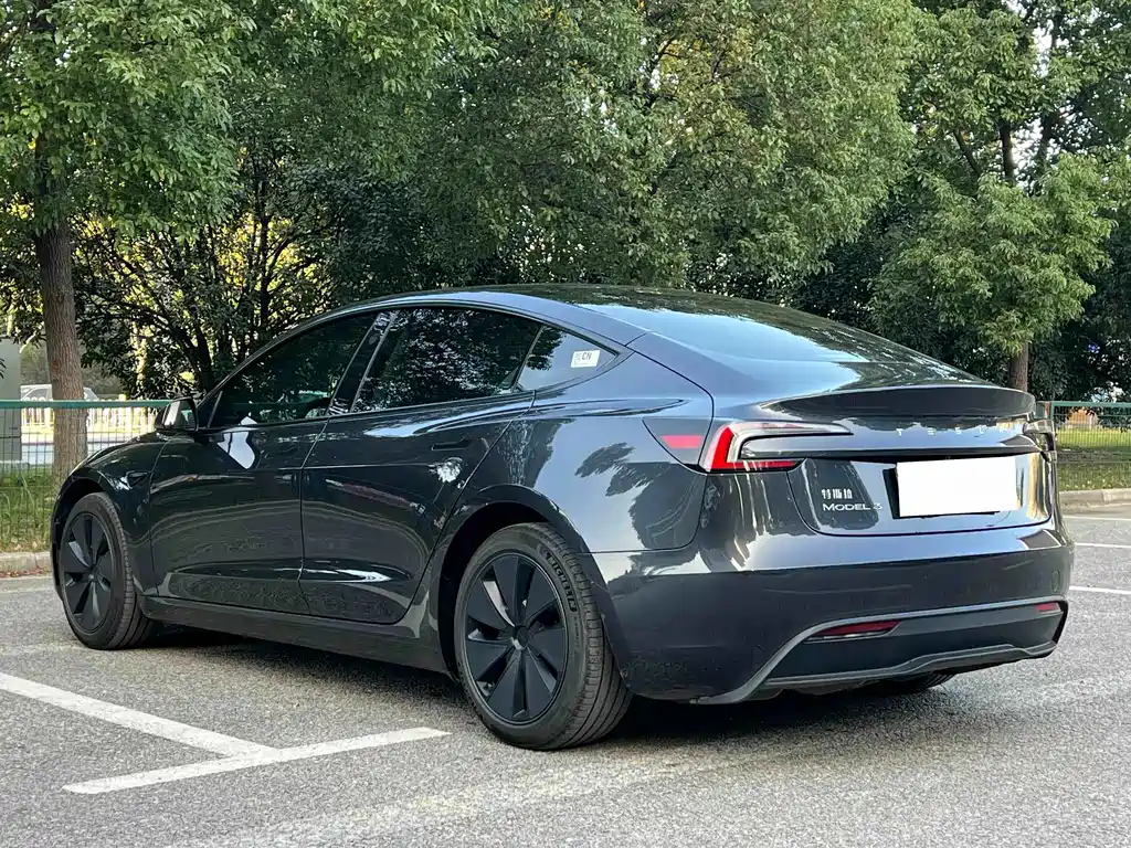 Tesla Model 3 2024 — фото 9